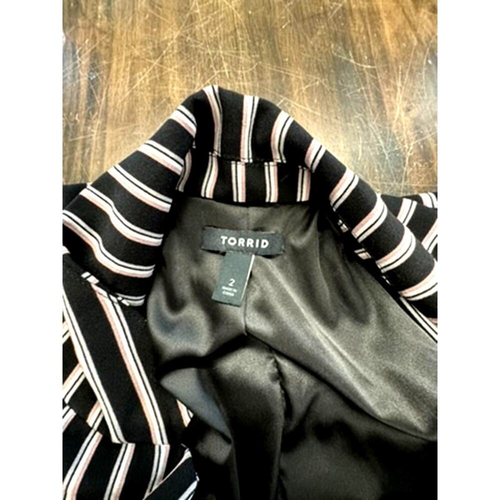 TORRID Studio Crepe Longline  Blazer Size 2XL, Work Wear, Blazer,Beetlejuice - Picture 5 of 8
